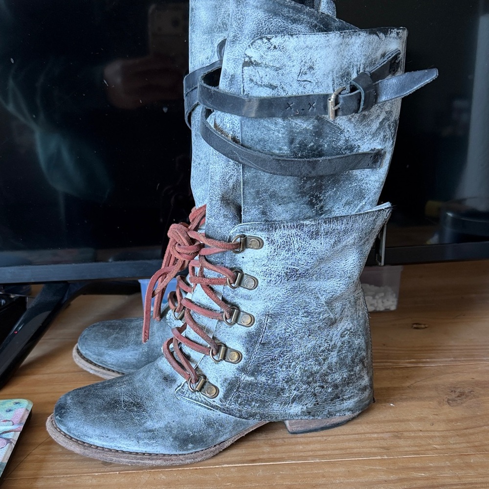 Freebird by Steven - Women's Lace-Up Distressed Boots - Black and Grey